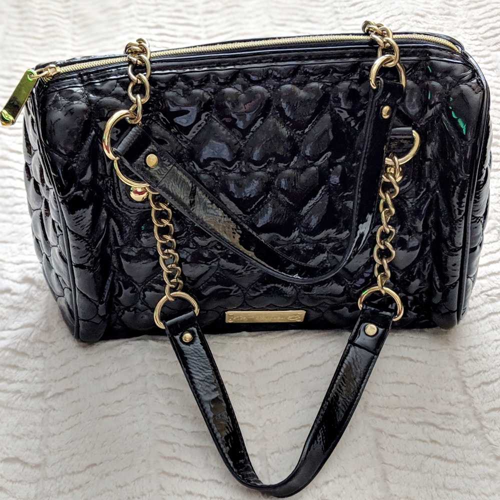 Betsey Johnson Black Hearts Quilted Purse Shiny Medium Size Shoulder Bag Chain